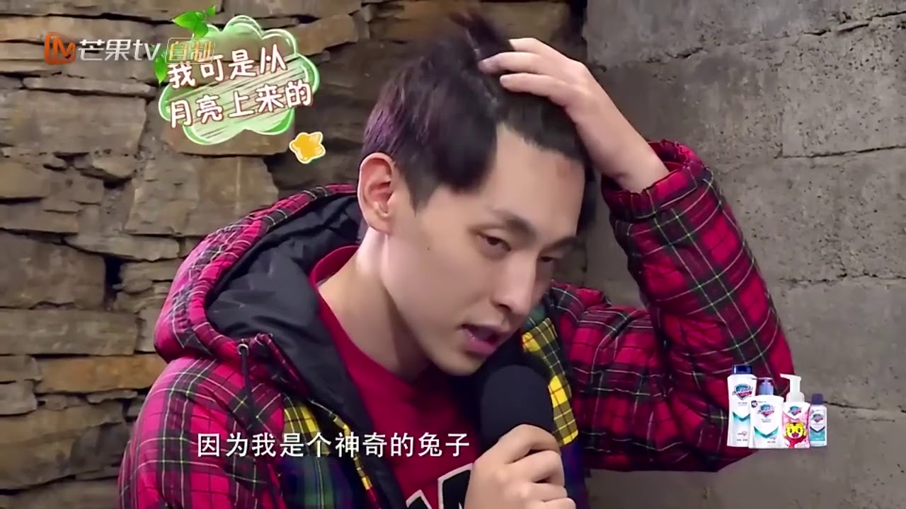 《爸爸去哪儿5》精彩看点： 卖萌小剧场：小山竹时刻记挂着不在的邓爸爸 见面就吹捧：整得太帅了！  Dad Where Are We Going S05【爸爸去哪儿官方频道】