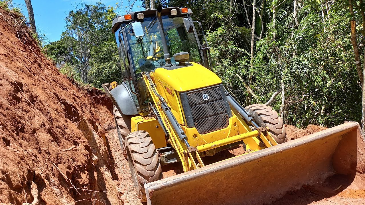 ABERTURA DE ESTRADA COM A RETROESCAVADEIRA NEW HOLLAND B95B. #newhollandtractor #extremo
