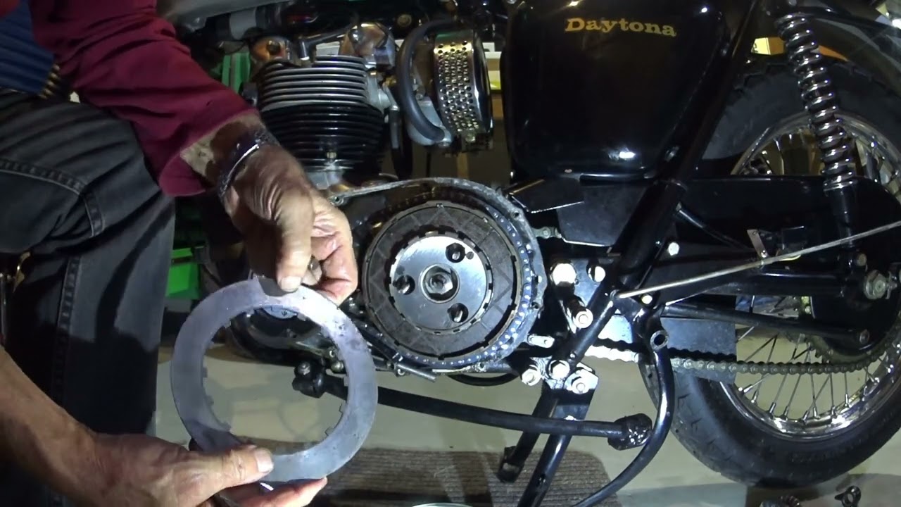 1969 Triumph Daytona T100R Clutch Strip, Inspect & Rebuild.