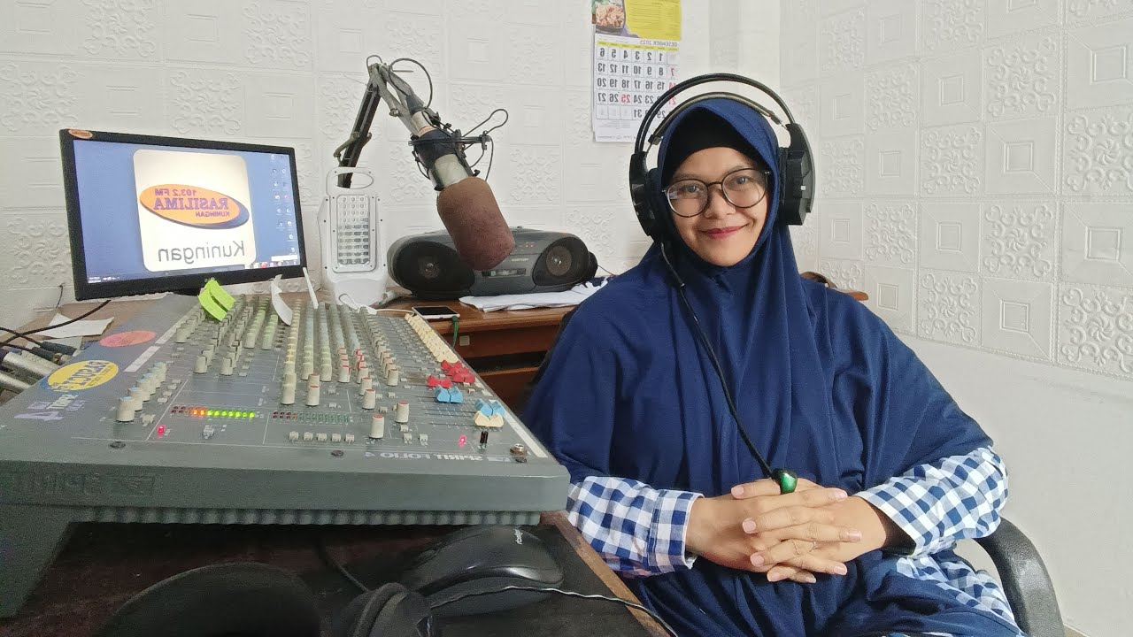 Bismillaah.. Nelly Ekadjati sedang live 💚