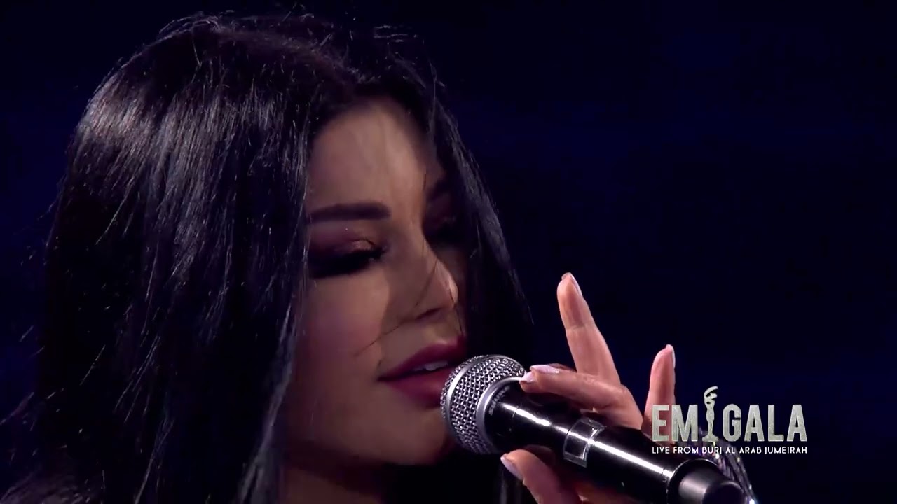The EMIGALA 2022 - Haifa Wehbe performing Waheshny after receiving the Fashion Icon of the Year.