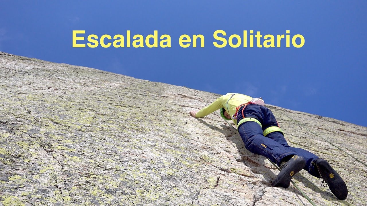Escalada en solitario con cuerda por arriba. 4k