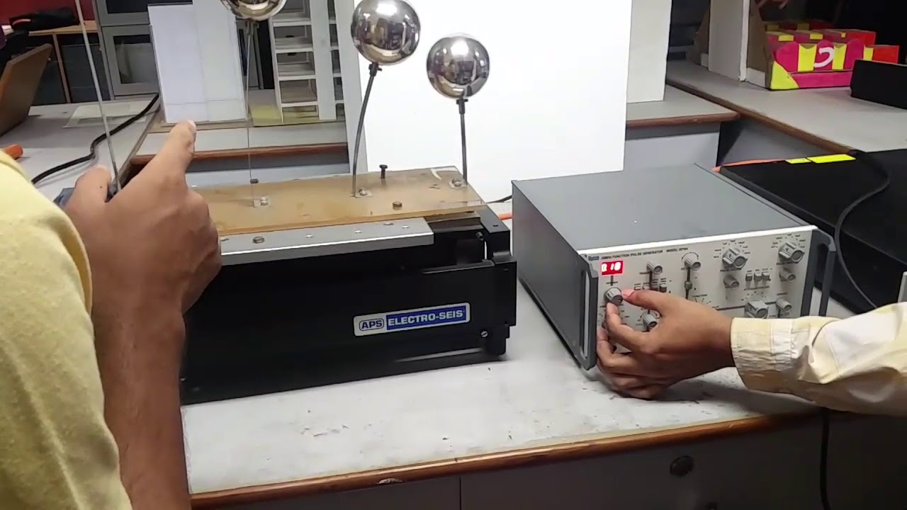 Demonstration of resonance frequency of steel columns model