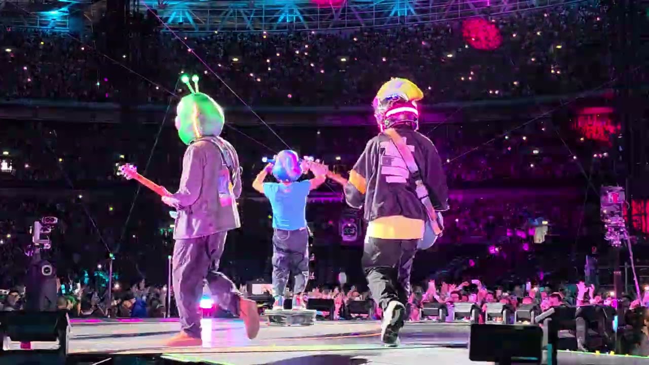 Coldplay - Infinity Sign & Something Just Like This - Live in London,Wembley Stadium 6/9/2025 (4k)