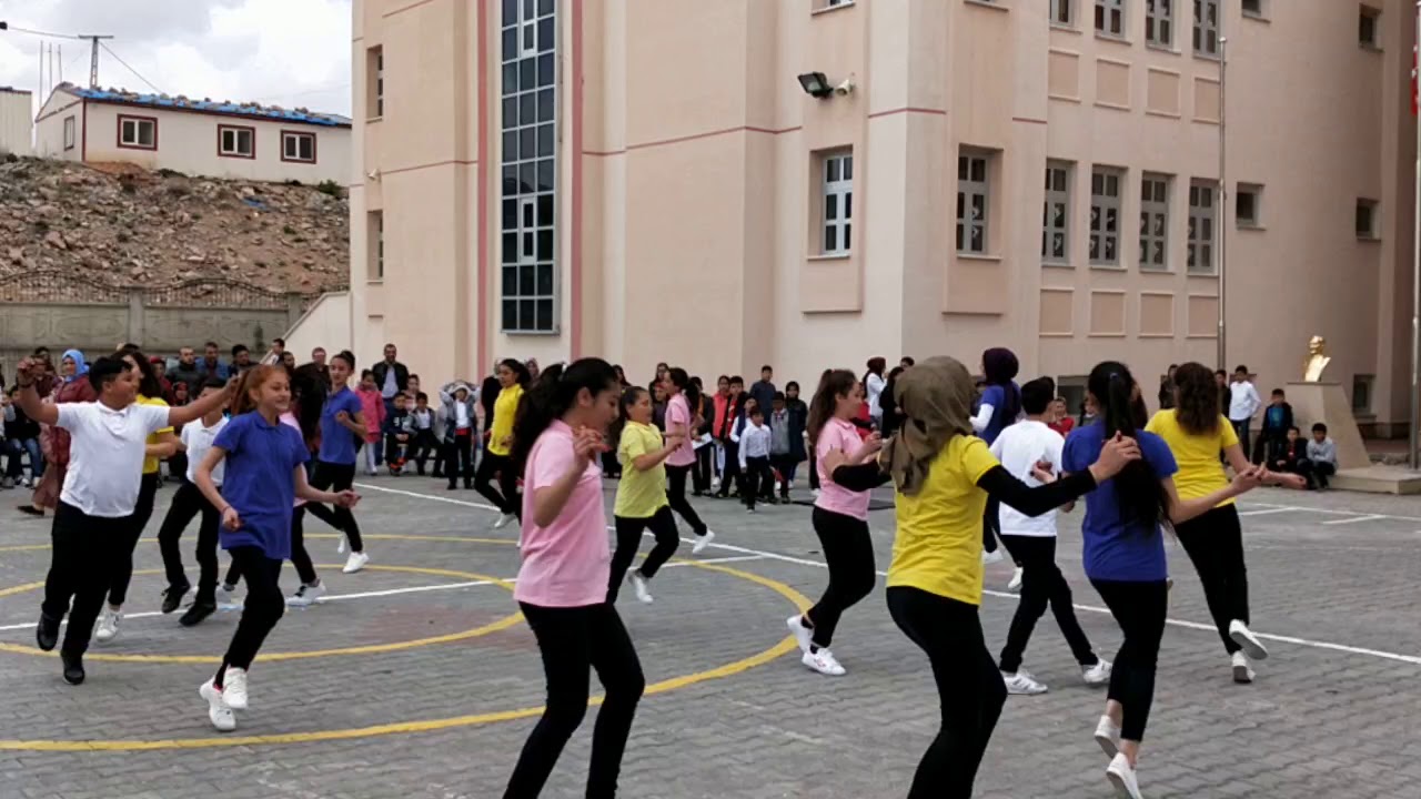23 NİSAN HIÇKIRIK TUTTU BENİ KAŞIK OYUNU