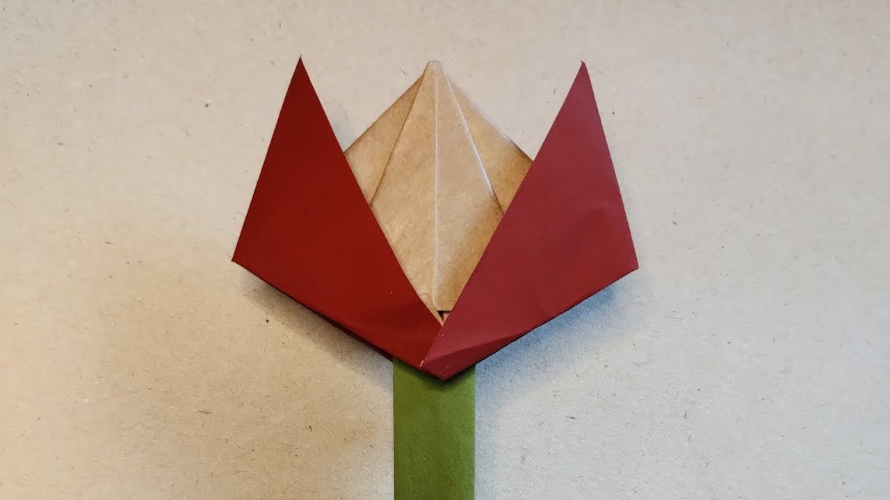 Tulipa de origami/ Origami tulip by Yara Yagi