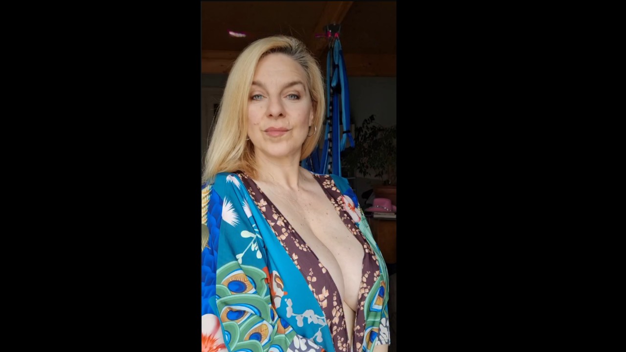 Fr&auml;ulein | Natural Older Woman Over 50 : Retro Allure & Enduring Charm (Updated)