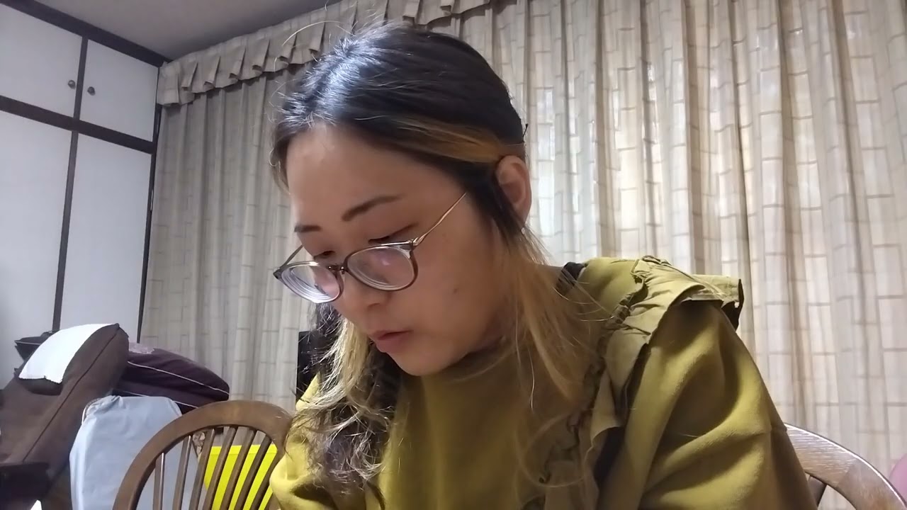 手芸をしてる動画