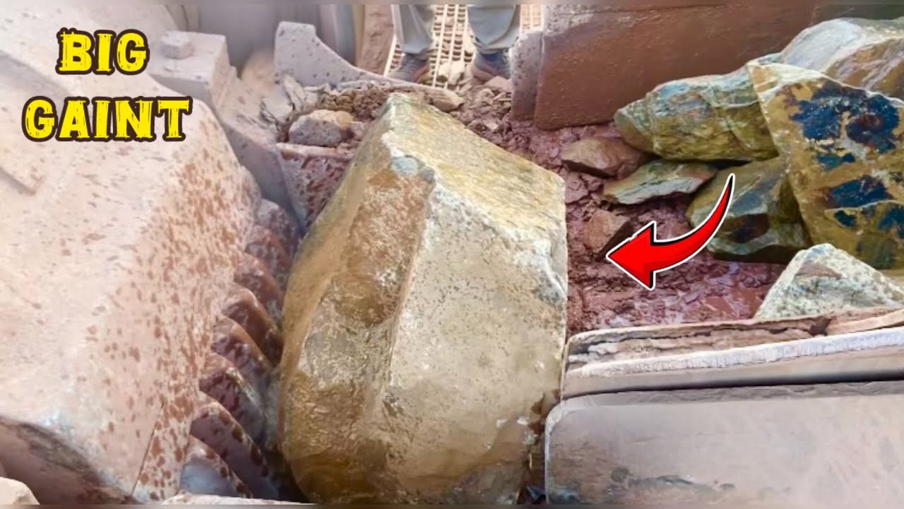 Jaw-Dropping Stone Crushing: Heavy Duty Machinery