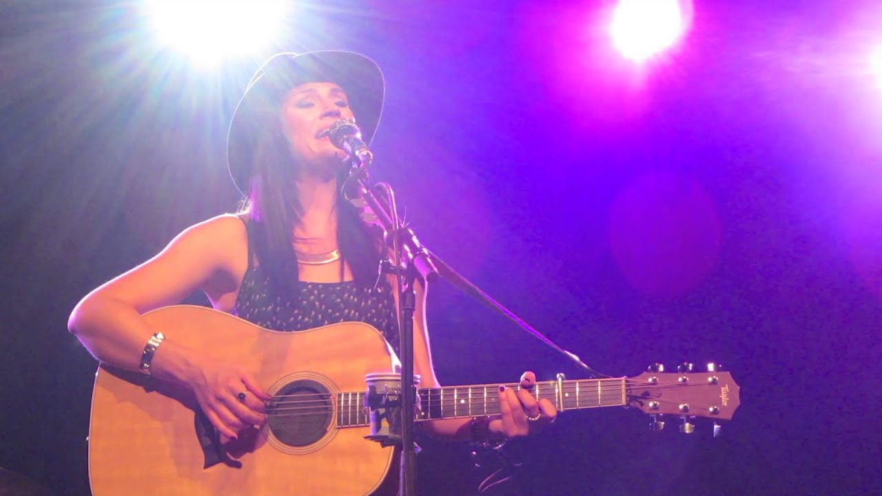 Amy Macdonald ~ Dancing In The Dark [HQ] live @Open Air Tanzbrunnen Köln, Germany 2013