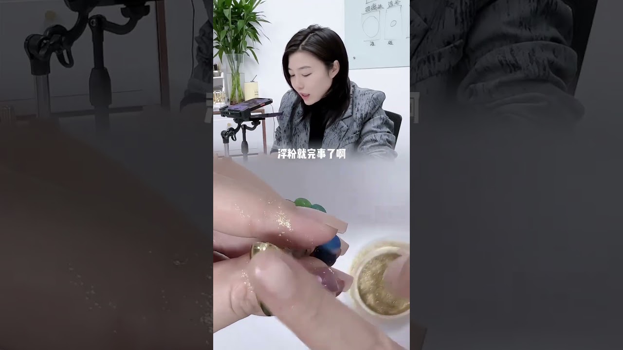 Here comes the Magic Mirror Pink Mirror nail art tutorial. It s easy to understand at