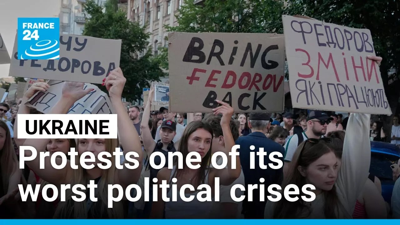 Ukraine plunges into political crisis as anger over defence minister's dismissal grows &bull; FRANCE 24