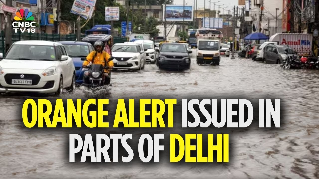Delhi Remains On Flood Alert Following Incessant Rains; Yamuna River Continues To Swell | CNBC TV18