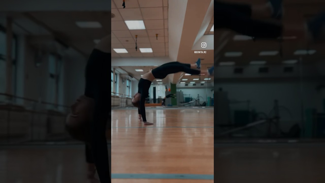 #workout #capoeira #acrobat #capoeiramoves #handstandworkout #acrobatics #fight #стойканаруках