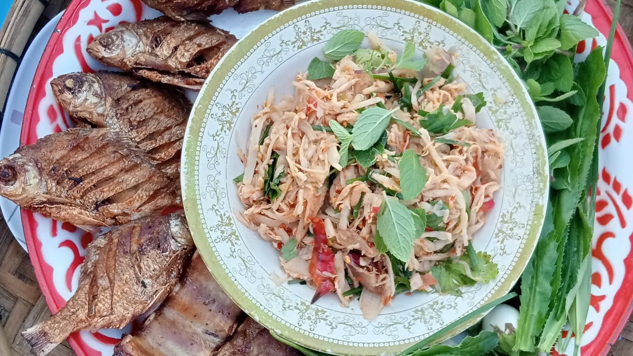 ซุปหน่อไม้ส้มกินกับทอดปลากรอบๆ