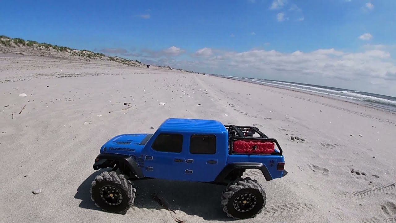 SCX24 Gladiator 1/24 RC Rock Crawler - RC4WD Mud Bashers on the sand