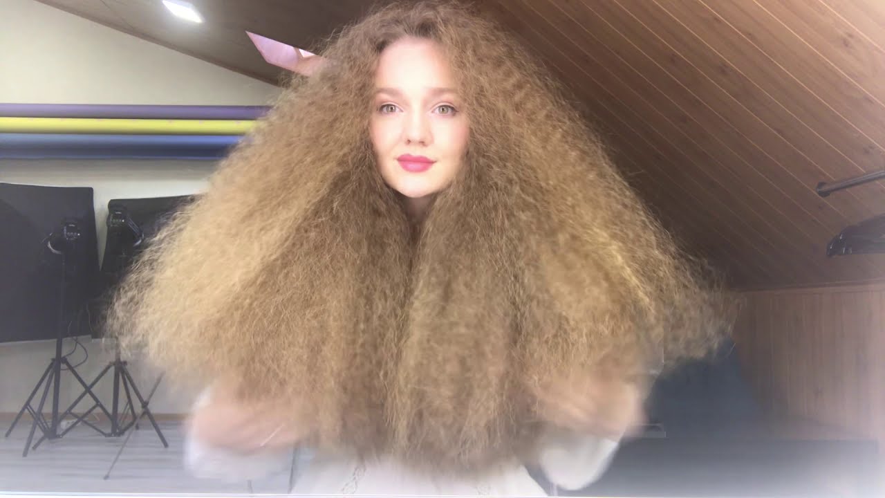 Brushing Out Curls Orysya