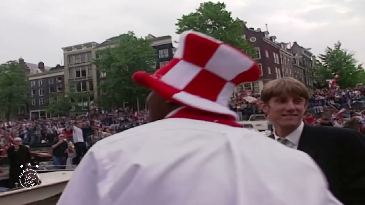 Aan de Amsterdamse grachten - Pak Schaal Ajax