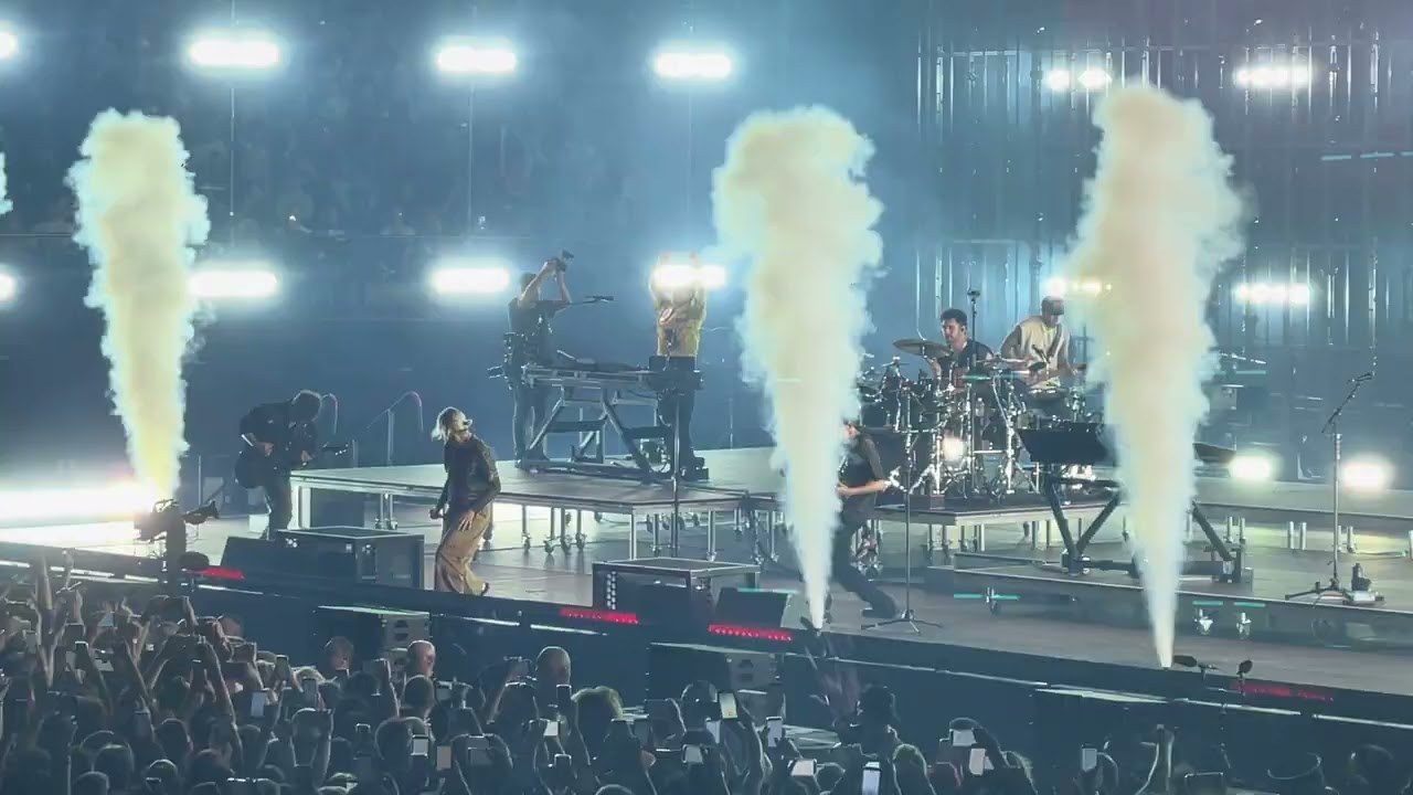 Linkin Park - One Step Closer (plus HBD Joe) (Live at Qudos Bank Arena - Night 2)