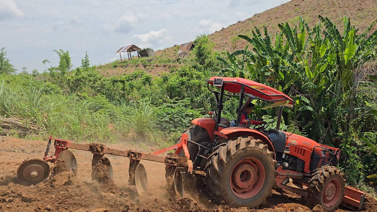 วัดใจมือใหม่ ลองขับรถไถ Kubota M9808 🚜🔥  พอให้ผ่านได้อยู่บ่อเนาะ.