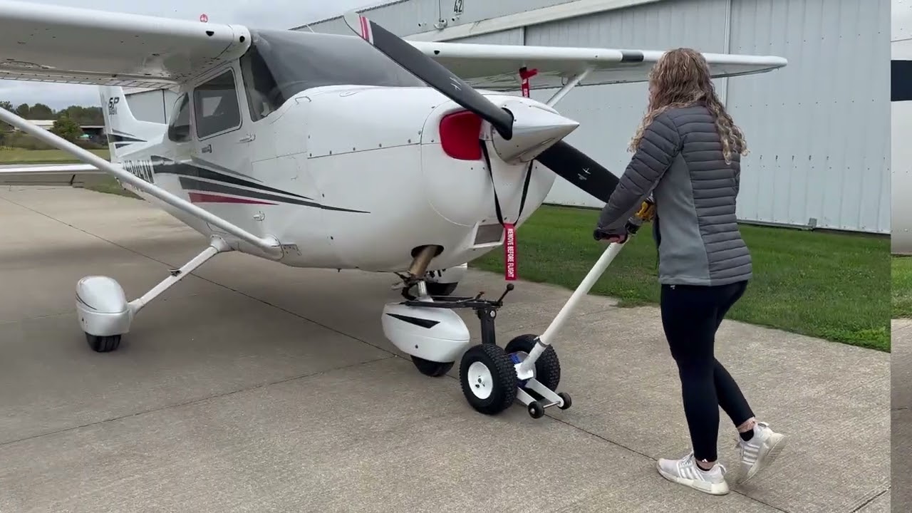 Minimax Tug for Cessna with Wheel Pants