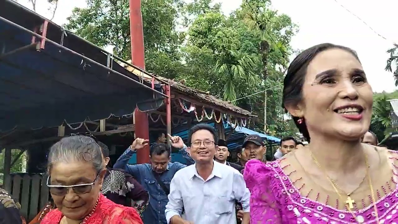 Budaya Maena Dome dari Lolohowa pd pernikahan pacik Vorit Hal & Krisda Zai🥰