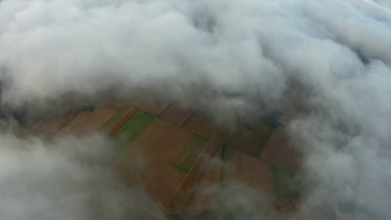 Paralotnia PPG. Nad chmurami. Paramotor above the clouds.