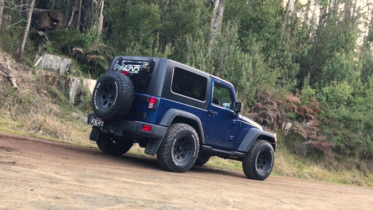 Jeep Wrangler drive through Yarra Valley - JK on 33