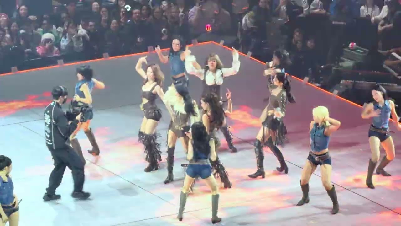 RIGHT HAND GIRL - TWICE This is For Tour 2026 in NYC Day 3