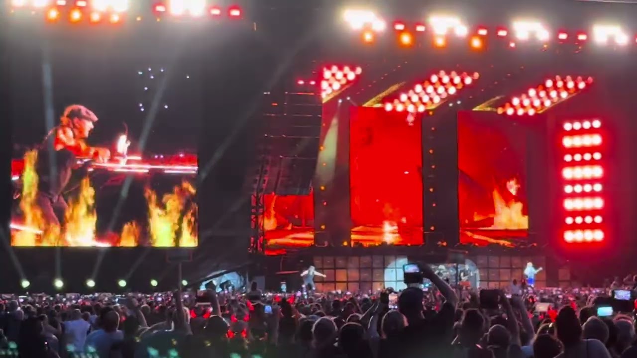 AC DC - Highway To Hell - Paris 2025