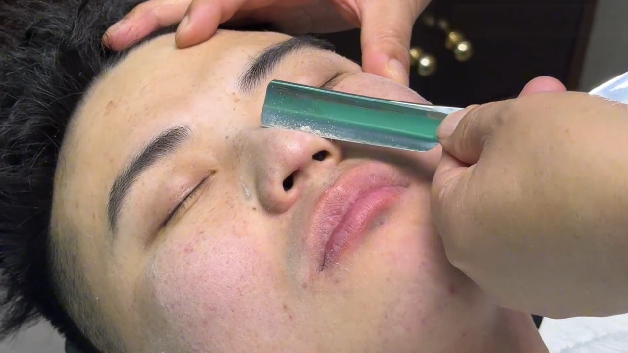 💈ASMR | Removes a lot of dead skin from a man's face! 🪒 Amazing old-style straight razor shave !