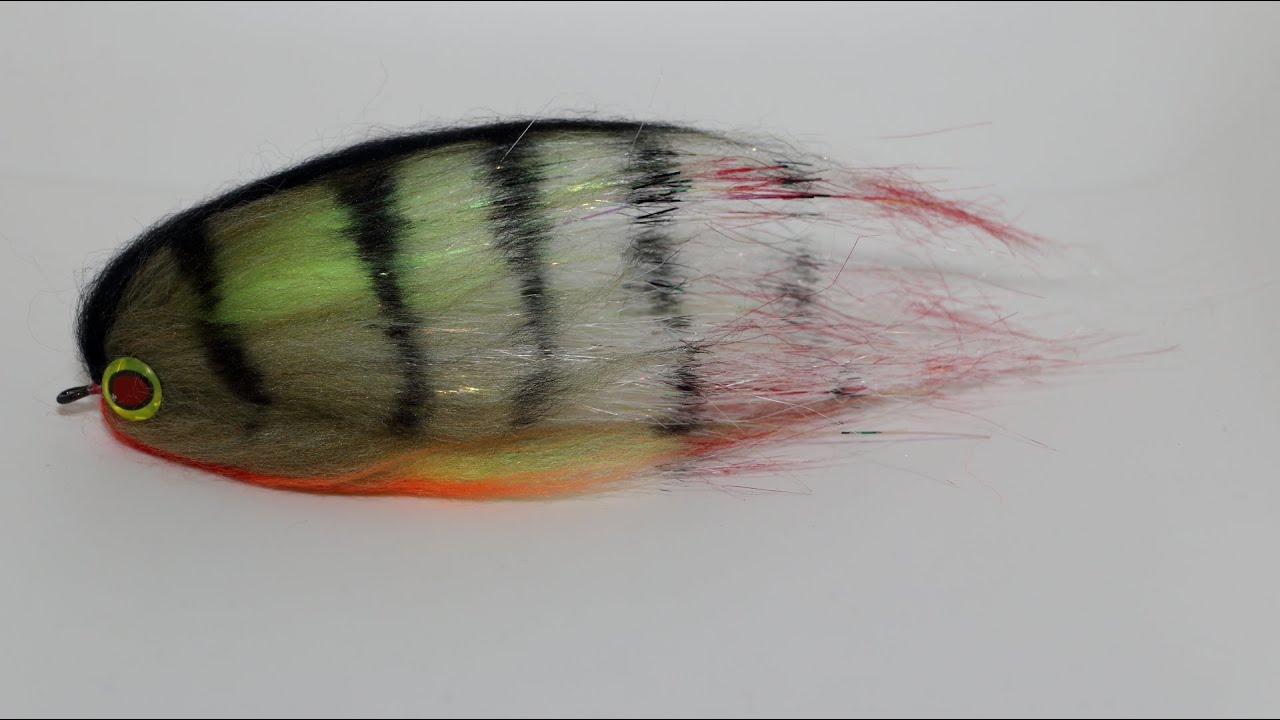 Montage d'une mouche à brochet imitant une perche