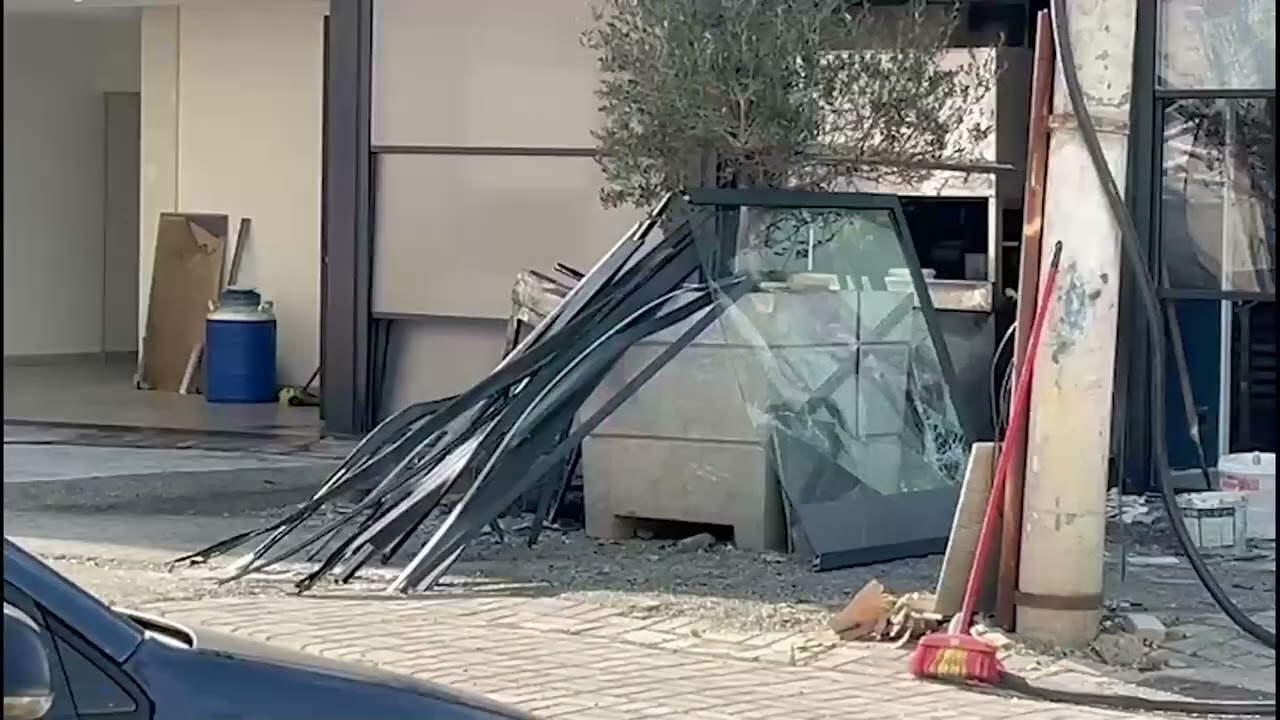 Autoret i k&euml;rkuan 500 mije &euro; gjobe pronarit Saimir Sina