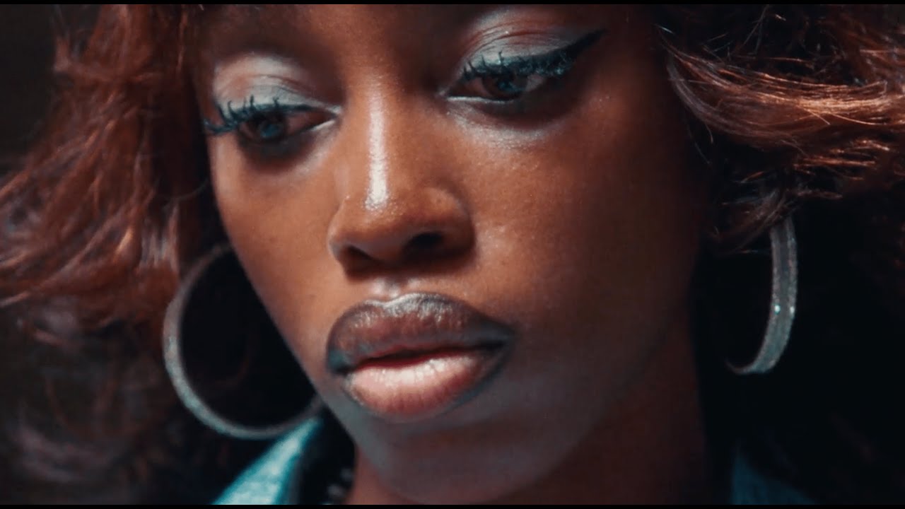 eee gee - Bad Person (OFFICIAL MUSIC VIDEO)