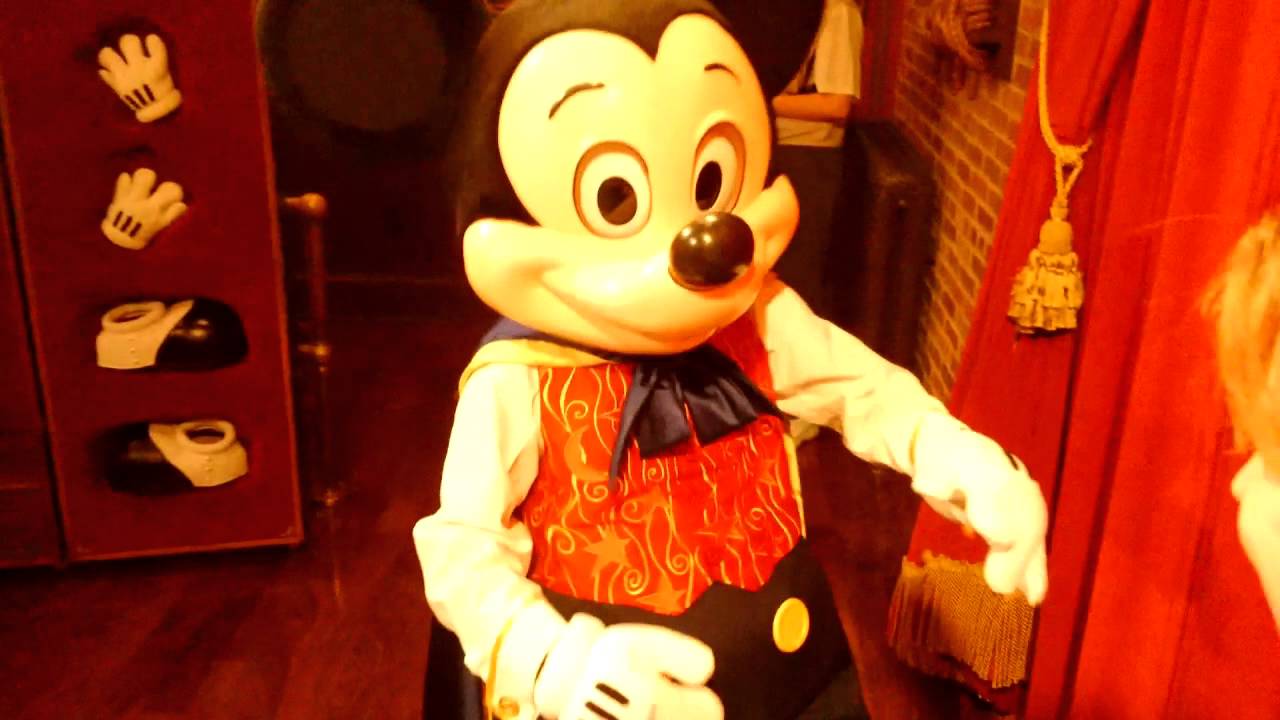 Magician Mickey talks about visiting the Haunted Mansion