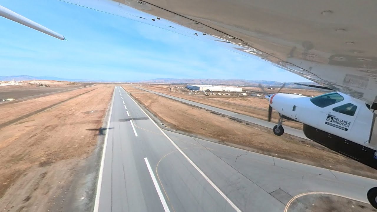 C208 UAS 360° (Wing view) (RAW)