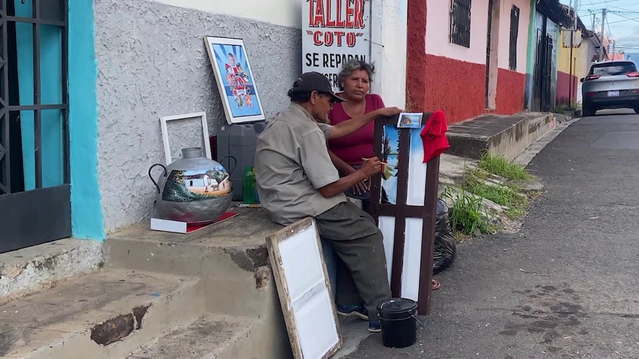 El pintor que vive en la calle y sueña con una casa