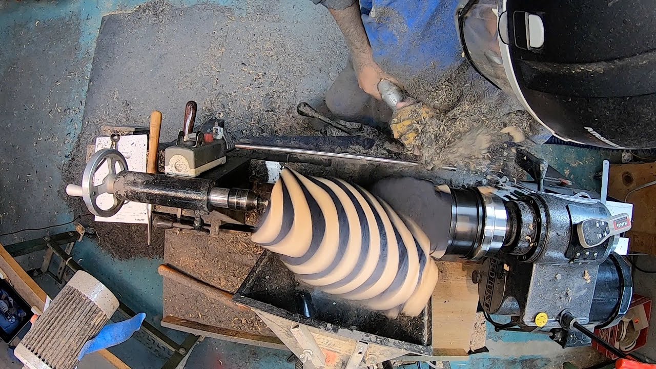 Woodturning When a MDF Vase explodes Tournage sur bois, Un vase en MDF explose