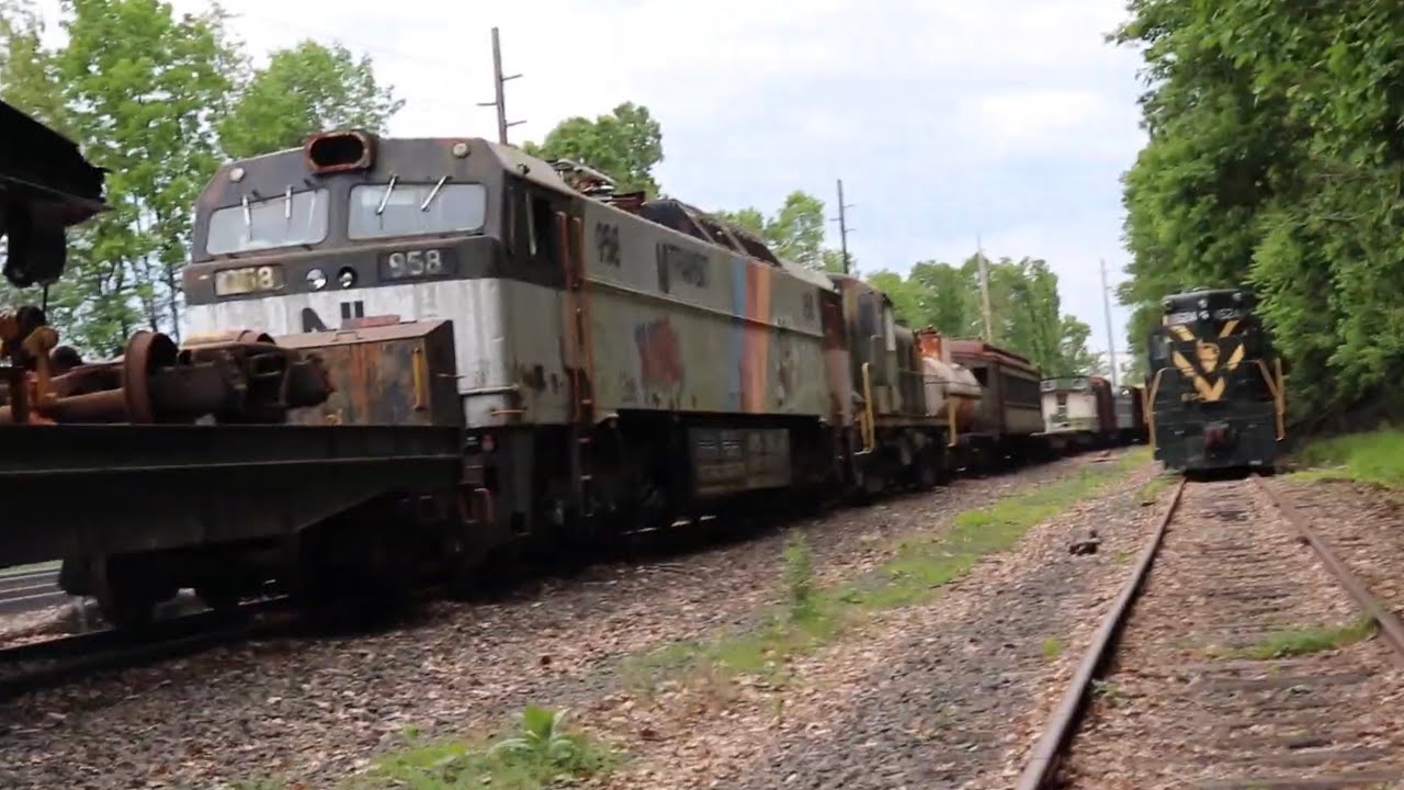 OLD TRAINS EVERYWHERE! A Quick Walkthrough Of The URHS Yard In Boonton New Jersey
