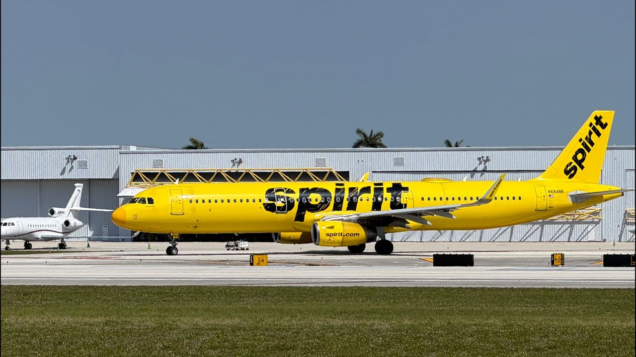 LIVE ✈️ Fort Lauderdale Airport Action &mdash; Watch Planes Up Close! #AviationLive #PlaneSpotting #FLL