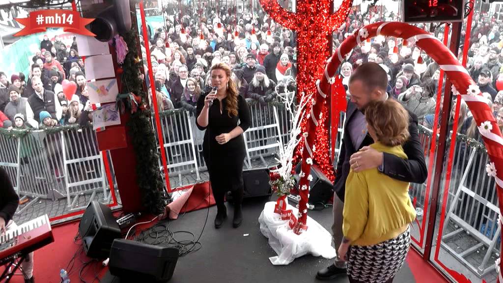 Karolina och Emil gifter sig i Musikhjälpen 2014 till tonerna av Sarah Dawn Finer