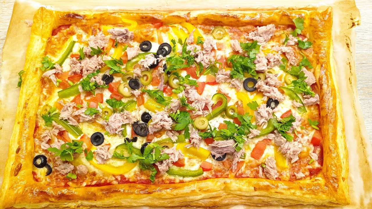Pizza à la pâte feuilletée  super rapide 🍕  بيتزا بالعجين المورق راقية وسهلة جدا