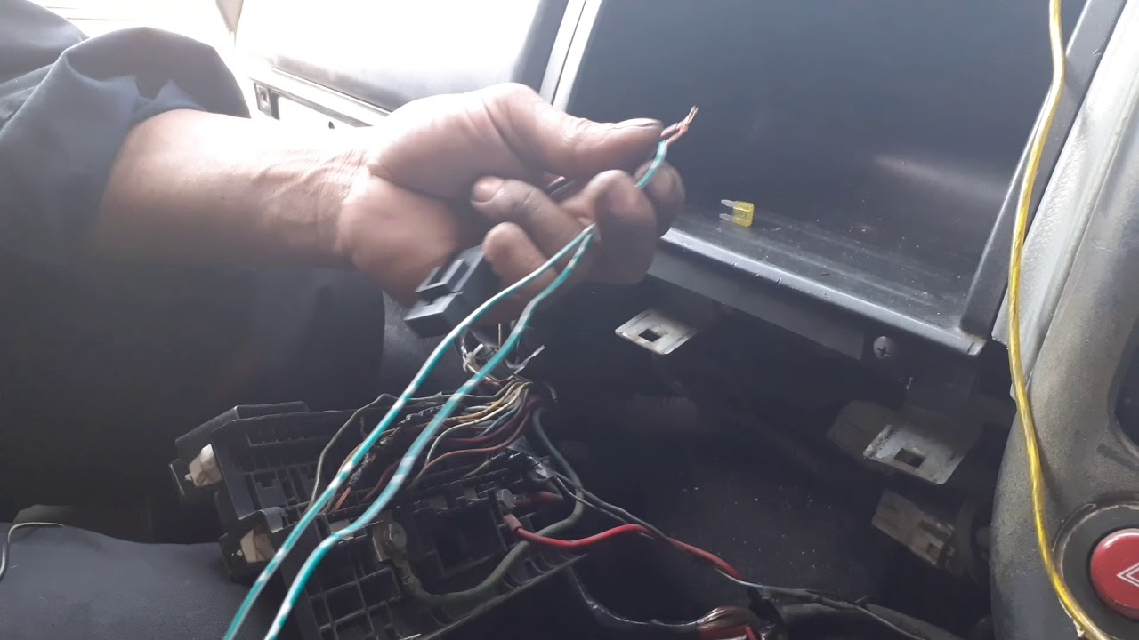 Box sekring rusak akibat dari kabel lampu kota atau lampu seri ynag konslet
