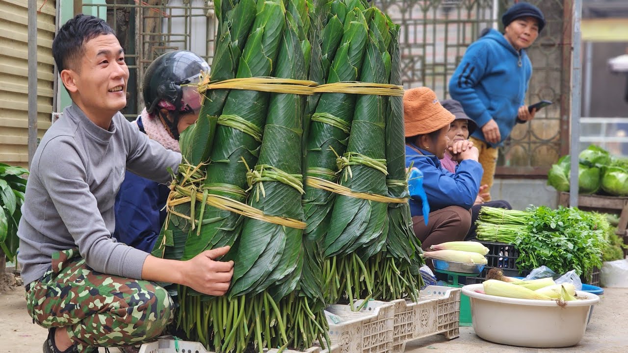The Widower: Selling seaweed leaves to make ends meet - raising children - cooking.