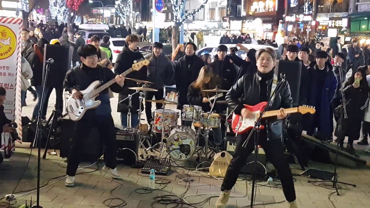 20191228 홍대 인상깊은 미녀드러머 밴드 스프링스(Springs) 흥겨운 버스킹 01