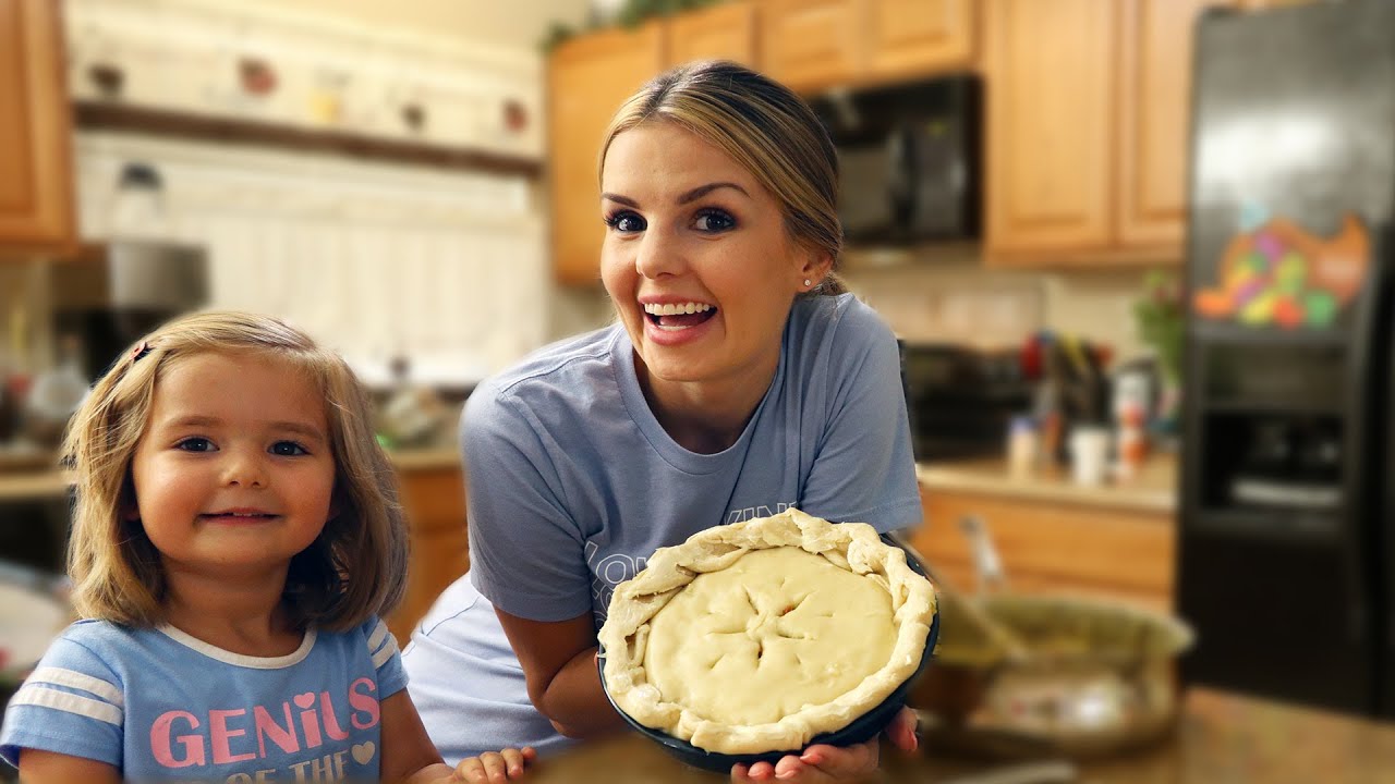 Lexi makes a pot pie 🤣 + NEW intro reveal!!