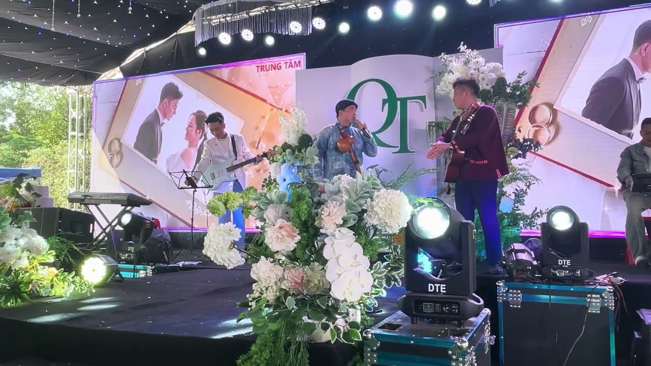 a páo về quê đi đám cưới 