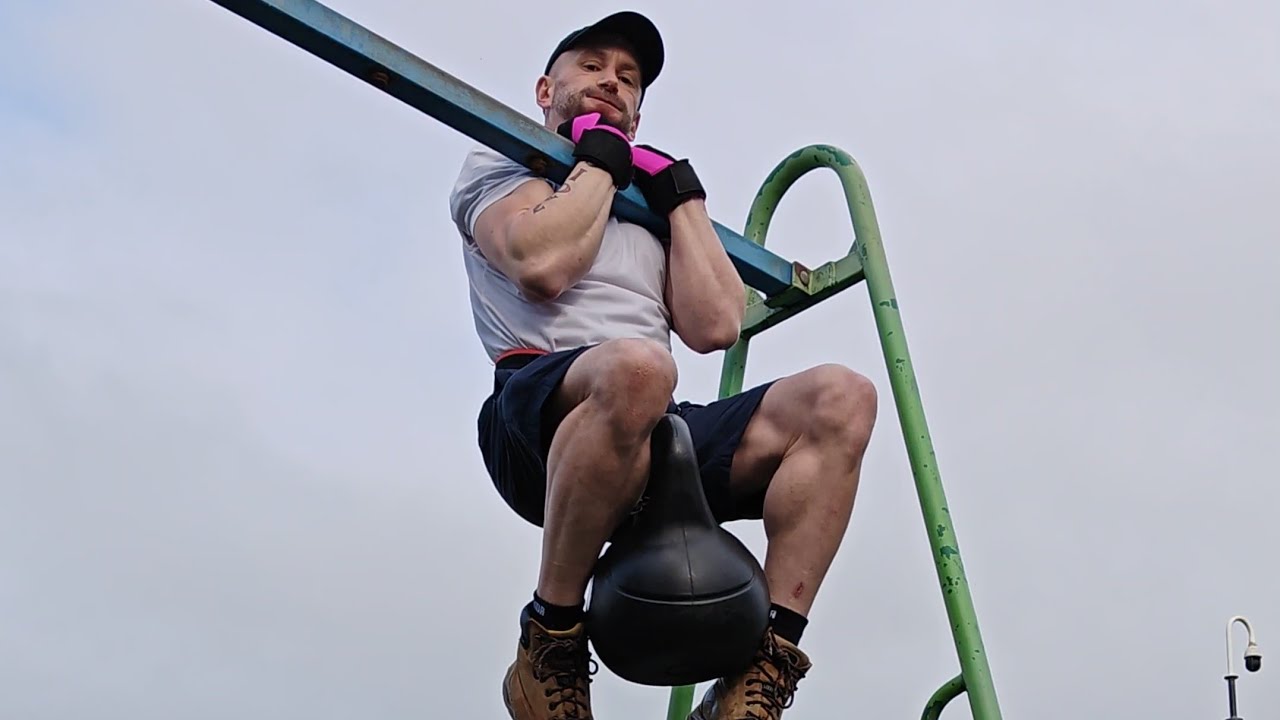 GAJ’S URBAN SPORTS | 22KG WEIGHTED CHIN UPS! | 9 Sets = 207 Reps! | Friday 27th February (4K 60FPS)