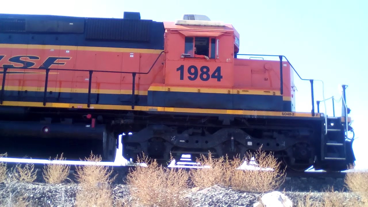 BNSF SD40-2 Freight train honks his horn