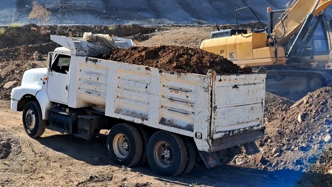 LiuGong 922E Excavator Loads Material into Dump Trucks